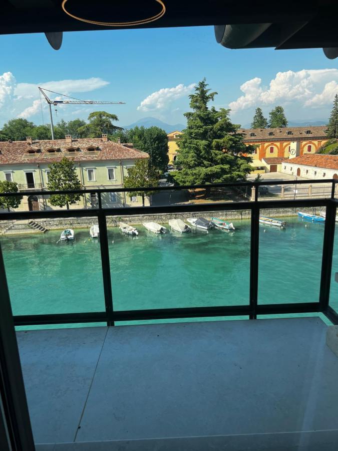 C House Rooms Lake Peschiera del Garda Exterior photo